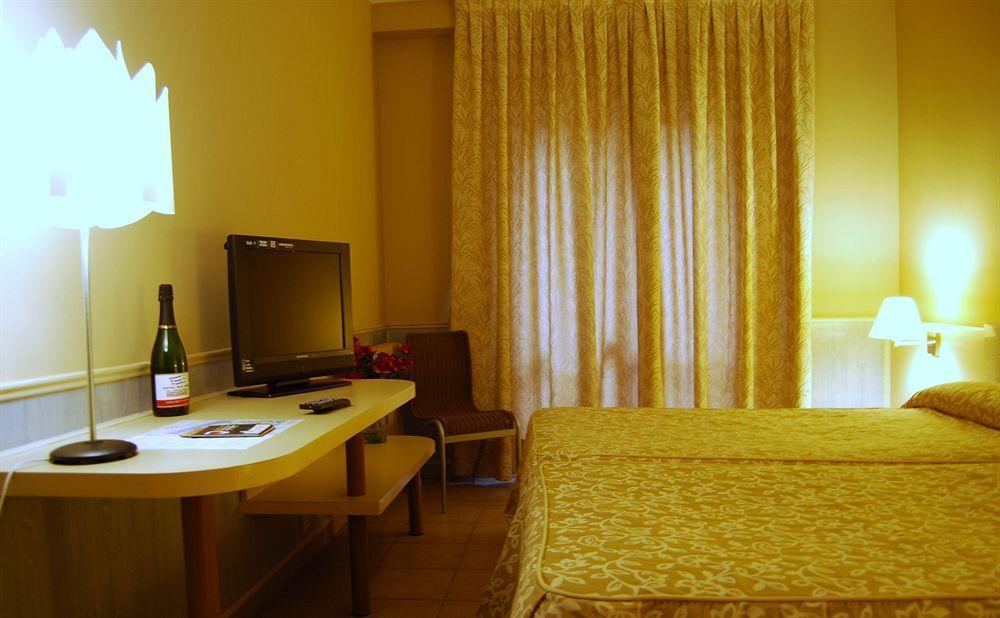סרגוסה Hotel Rio Arga מראה חיצוני תמונה
