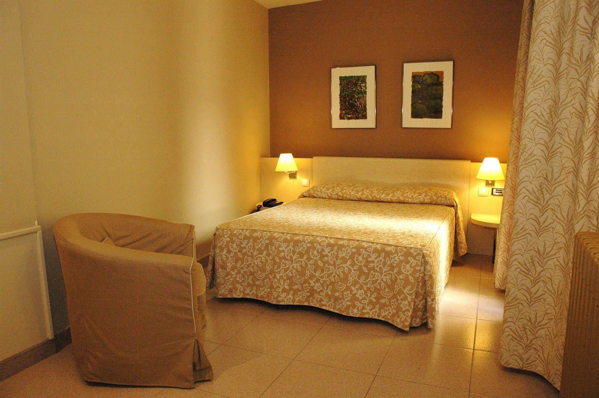 סרגוסה Hotel Rio Arga מראה חיצוני תמונה