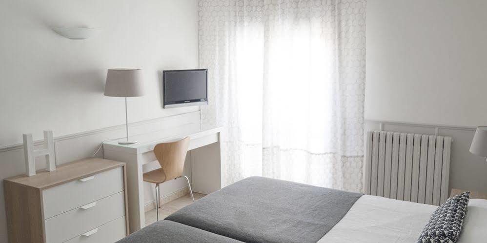 סרגוסה Hotel Rio Arga מראה חיצוני תמונה